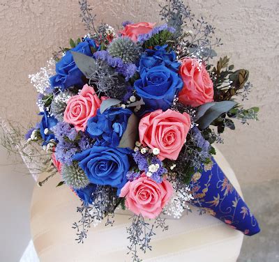 Rose Lovers: beautiful blue rose bouquet