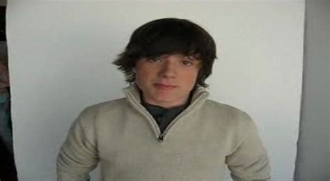 Josh Hutcherson Shows Off His Funny Face! | Josh hutcherson, Josh, Funny faces