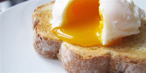 Julia Child's Brilliant Trick for Perfectly Poached Eggs