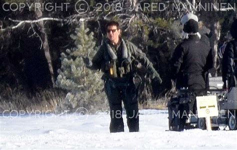 Behind the Scenes Photos of Tom Cruise Filming Top Gun: Maverick (aka ...