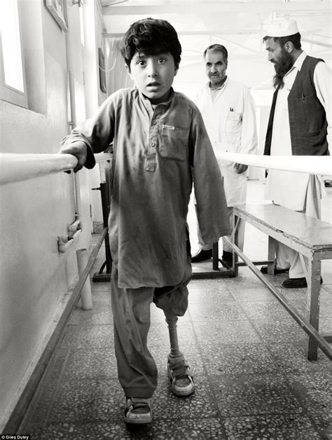 Bravery of war photographer who lost three limbs after stepping on landmine in Afghanistan as he ...