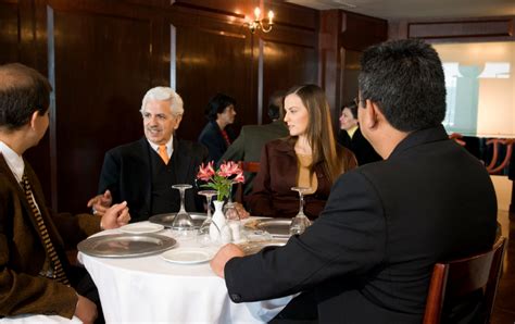 How to Act During a Business Meal