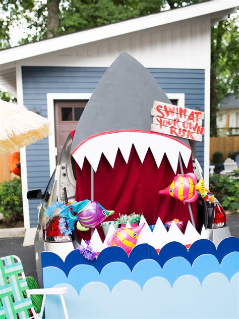 How to Make Your Own Shark-Style Trunk-or-Treat Halloween Decoration | HGTV