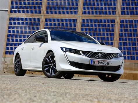 Foto Peugeot-508-GT-Hybrid-225-e-EAT8-Testbericht-001.jpg vom Artikel ...