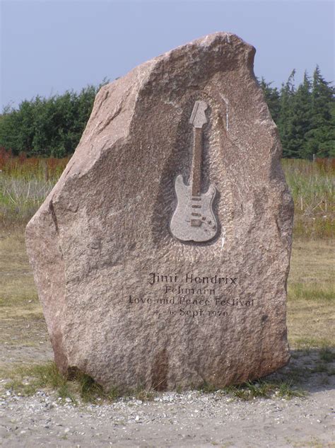 File:Jimi Hendrix memorial P7230128.JPG - Wikimedia Commons