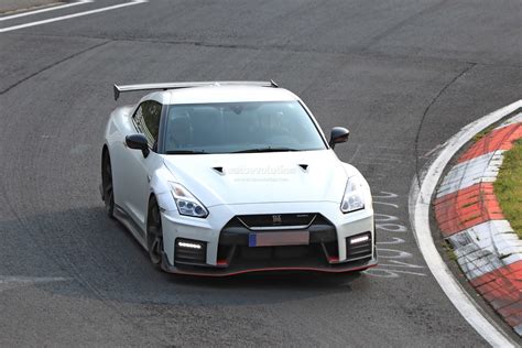 Nissan GT-R NISMO Vs. Nissan GT-R NISMO Drag Race Is an Aerodynamics Lesson - autoevolution