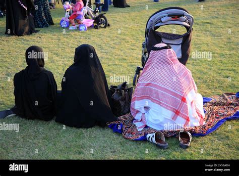 Nachmittagsvergnügen am Freitag im Doha Corniche Park, Doha, Qatar ...