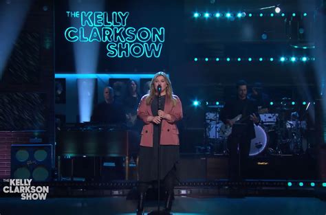 Kelly Clarkson Covers The Weeknd & Ariana Grande for ‘Kellyoke’: Watch – Billboard