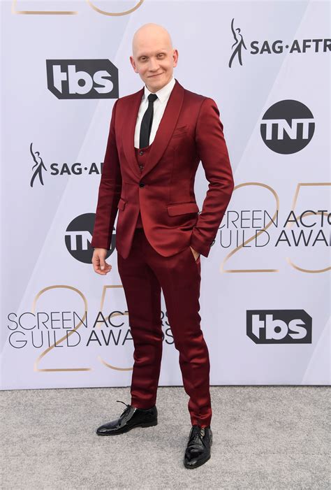 SAG Awards 2019: Fashion—Live From the Red Carpet | Anthony carrigan, Fashion, Red carpet fashion