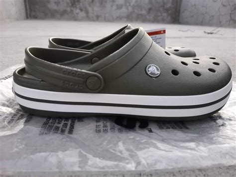 Authentic Army green Crocband crocs, Men's Fashion, Footwear, Slippers ...