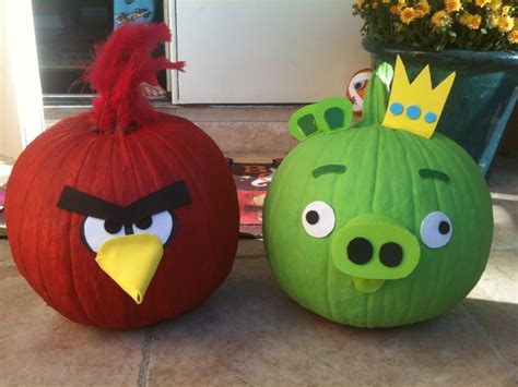 Angry bird Halloween pumpkins. By Konni Larue | Pumpkin decorating, Halloween pumpkins, Painted ...