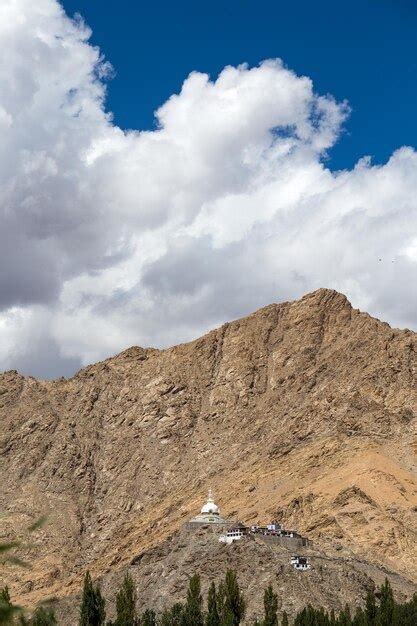 Premium Photo | Tall shanti stupa in leh ladakh india