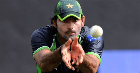 Mohammad Irfan (Pakistani cricketer) - Wife, Age, Height