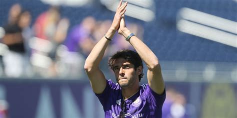 Football : le Brésilien Kaka, Ballon d'or 2007, prend sa retraite