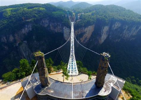 Jembatan kaca tertinggi dan terpanjang di Cina - ikons.id