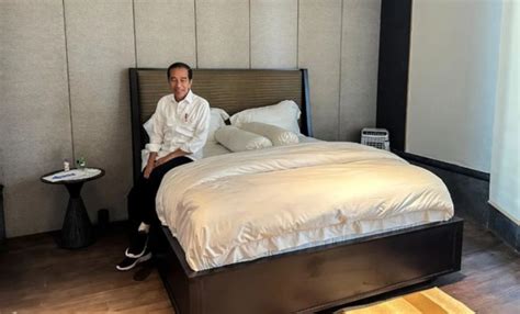 Lihat Pak Jokowi Lagi di Atas Kasur Kamar Tidur Istana