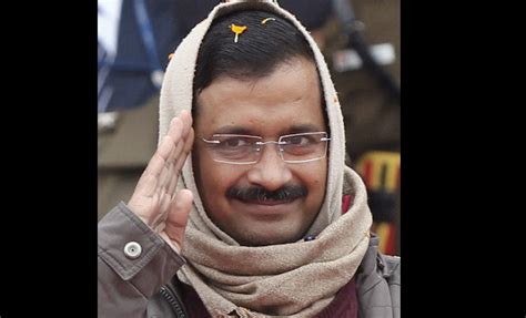 ‘Kejriwal muffler’ a big hit in Uttar Pradesh