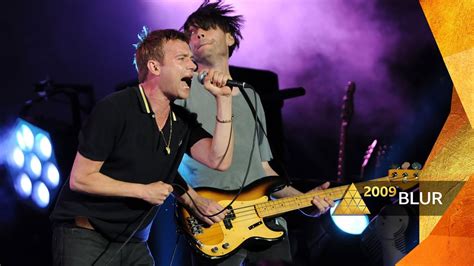 Blur - Parklife (ft. Phil Daniels) (Glastonbury 2009) - YouTube