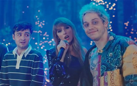 Taylor Swift joins Pete Davidson in 'SNL' sketch about 'three sad virgins'
