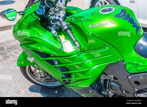 Chrome green hi-res stock photography and images - Alamy