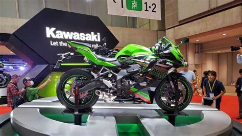 The Kawasaki ZX-25R Is Finally Here And The Specs Are Scrumptious