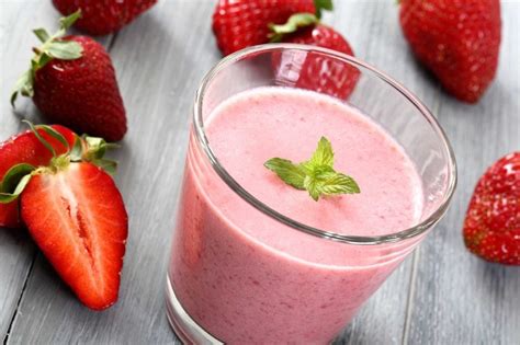 Breakfast Smoothies: Easy Recipes with Healthy Perks | The Healthy