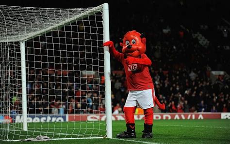 Man Utd news: Fred the Red hijacks Ole’s team talk – ‘Lads, it’s Spurs’