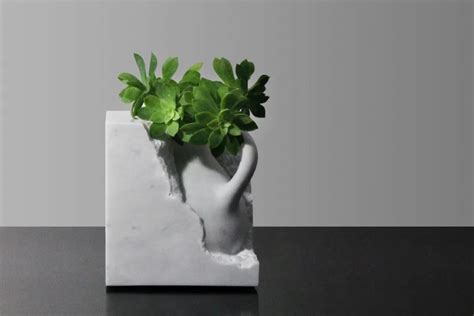 „Functional sculptures“ is a small but exclusive market for natural stone