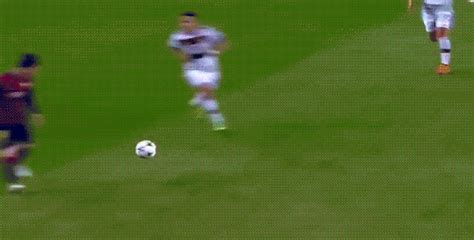 Lionel Messi Dribbling Gif