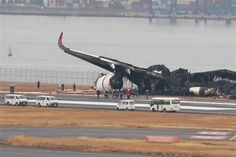 International - Inferno on Tokyo runway after Japanese Coast Guard ...