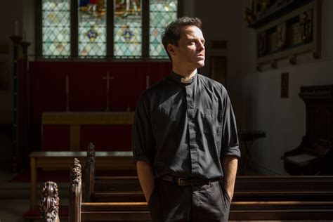 Kneel Before Hot Priest: Andrew Scott on 'Fleabag,' Love and Rage