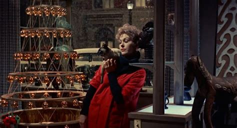 20 Lovely Photos of Kim Novak With Her Cat Pyewacket in “Bell, Book, And Candle” (1958 ...