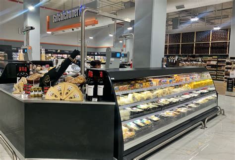 The new Chedraui Select grocery store in Playa Del Carmen