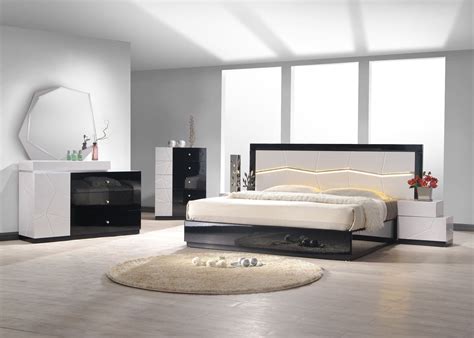 Decorate Your Bedroom with the Stylish Black lacquer bedroom furniture ...