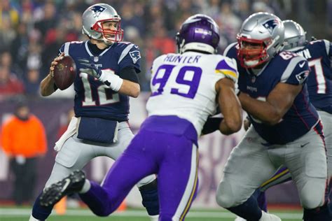 Watch: Patriots QB Tom Brady sets NFL all-time touchdown pass record ...