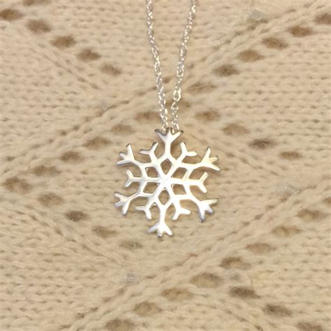 Sterling Silver Snowflake Pendant – Tory’s Jewelry