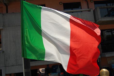 Italian Flag | Manerba del Garda, Italy 2008 | Floris Oosterveld | Flickr