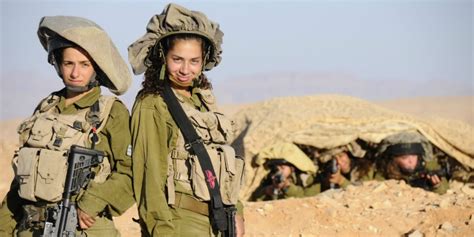 Life as a Woman in the IDF for Israeli Female Soldiers | IFCJ