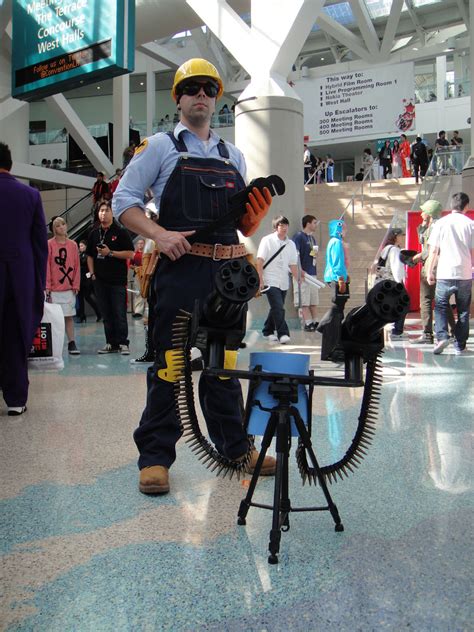 File:Cosplay of TF2 Engineer (with turret), Anime Expo 2011 (5917934088).jpg - Wikimedia Commons