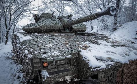 Camouflaged CV90 IFV on the front lines in Ukraine : r/TankPorn