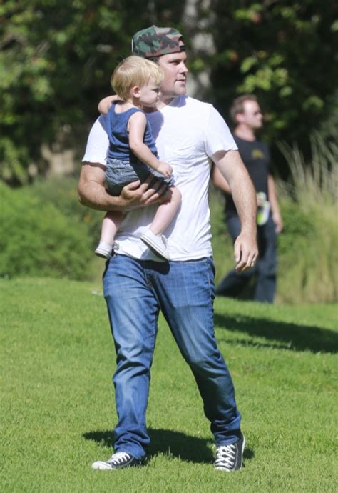 Exclusive… Mike Comrie Takes Luca To The Park | Celeb Baby Laundry