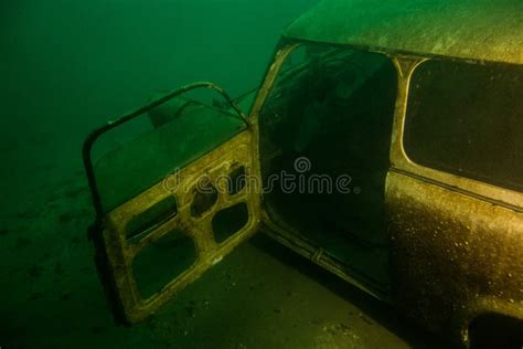 Underwater car wreck stock photo. Image of scuba, diving - 80671032