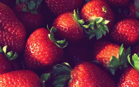 Download Food Strawberry HD Wallpaper