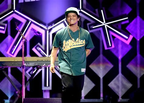 Does Bruno Mars Consider Himself Puerto Rican? ‘24K Magic’ Singer Opens Up About His Heritage ...