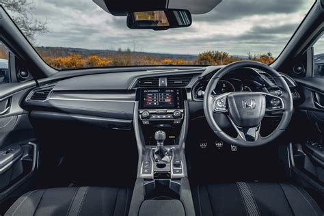 Honda Civic hatchback - Interior & comfort 2020 review | Carbuyer