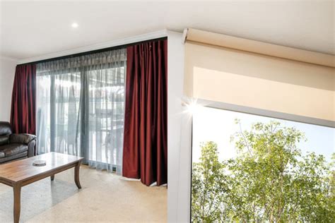 Curtains vs Blinds - Pros, Cons, Comparisons and Costs