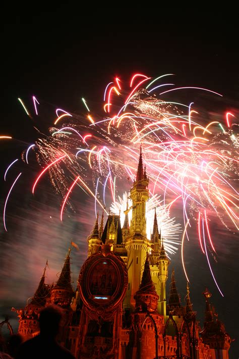 File:Walt Disney World - Fireworks.jpg - Wikimedia Commons