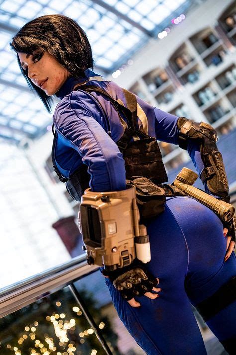 Vault Dweller w/ Pip Boy cosplay by Mariah Lynn Argyilan. | Amazing ...