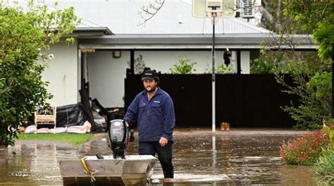 Australia suffers flash floods in southeast, Melbourne suburb evacuated