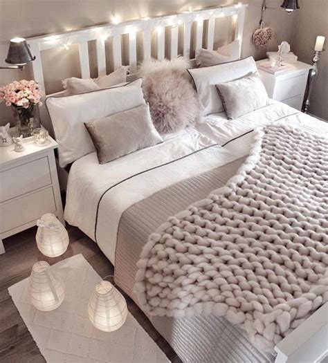 Small bedroom decorating ideas with faux fur, pillows, tapestries ...